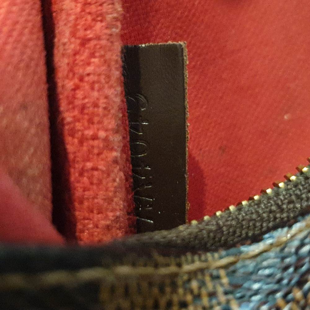 Louis Vuitton Eva Damier - Picture 11 of 15